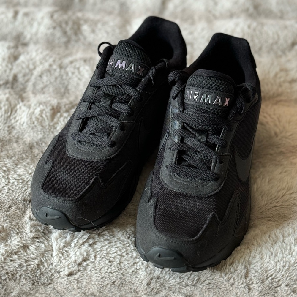 Nike Air Max Solo Women’s 9 in black